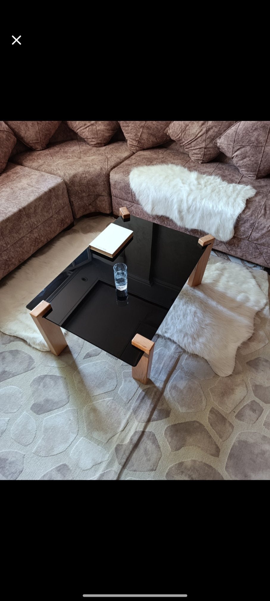 🖤 طاولة زجاج أسود مقوّى بأرجل من خشب الزان المتين – تصميم عصري من Déco Chic   🖤 Table en verre noir trempé avec pieds en bois de hêtre – Design moderne signé Déco Chic