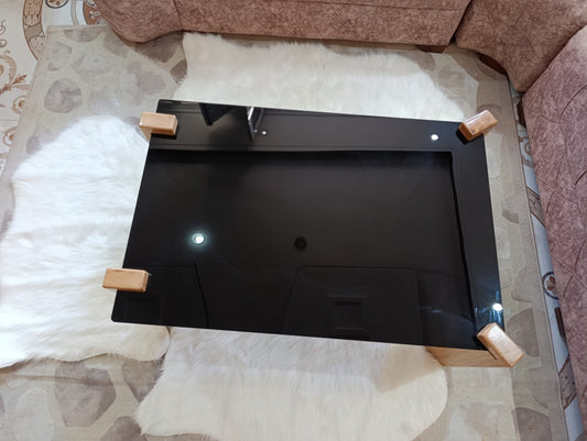 🖤 طاولة زجاج أسود مقوّى بأرجل من خشب الزان المتين – تصميم عصري من Déco Chic   🖤 Table en verre noir trempé avec pieds en bois de hêtre – Design moderne signé Déco Chic